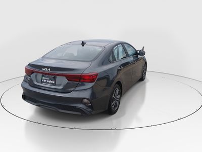 2024 Kia Forte - Photo 7