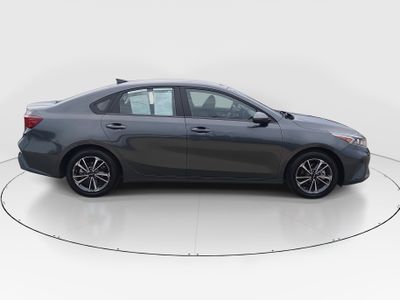 2024 Kia Forte - Photo 8
