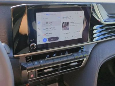 2025 Toyota Camry - Photo 11