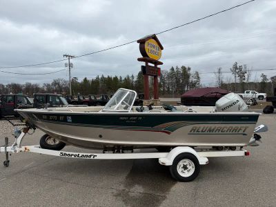 1999 Alumacraft TROPHY SPORT 175 in GREEN/TAN — front three-quarter view