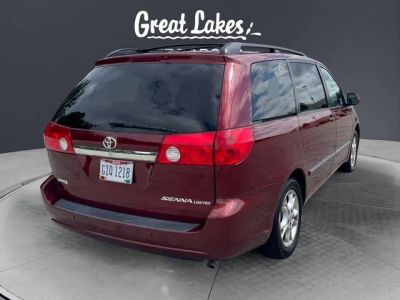 2006 Toyota SIENNA — detail view