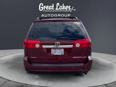 2006 Toyota SIENNA — interior view