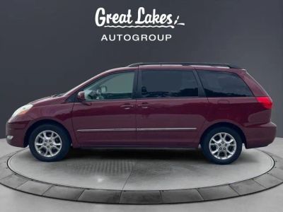 2006 Toyota SIENNA — side profile view