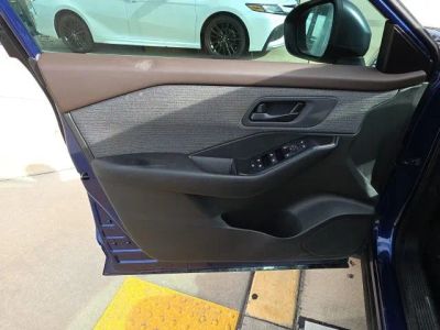 2023 Nissan Rogue — photo 11 view