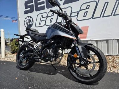 2026 KTM 250 Duke — front three-quarter view