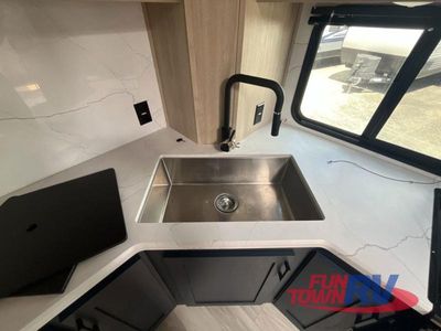 2024 Winnebago Industries Towables Voyage - Photo 21