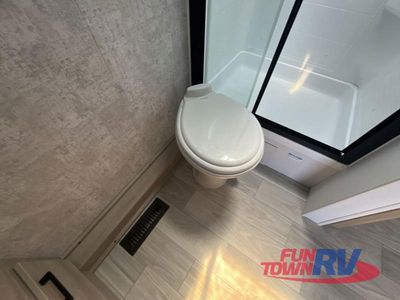 2024 Winnebago Industries Towables Voyage - Photo 38