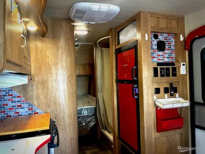 2018 Gulf Stream Friendship — interior view