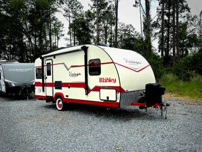 2018 Gulf Stream Friendship — front three-quarter view