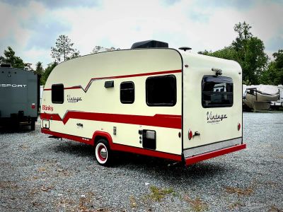 2018 Gulf Stream Friendship — rear three-quarter view