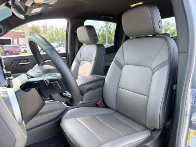 2025 Chevrolet Colorado — photo 10 view