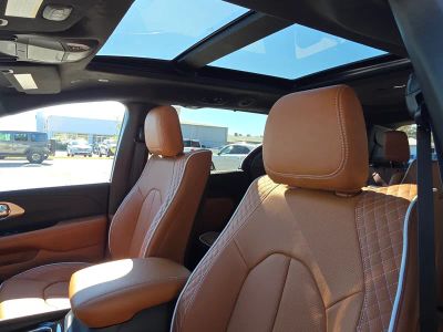2026 Chrysler Pacifica — photo 13 view