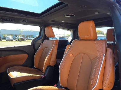 2026 Chrysler Pacifica — photo 8 view