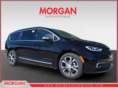 2026 Chrysler Pacifica Pinnacle in Black — front three-quarter view