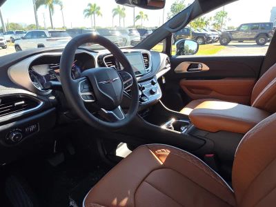 2026 Chrysler Pacifica — photo 15 view