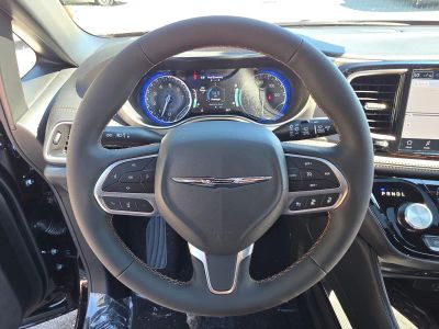 2026 Chrysler Pacifica — photo 18 view
