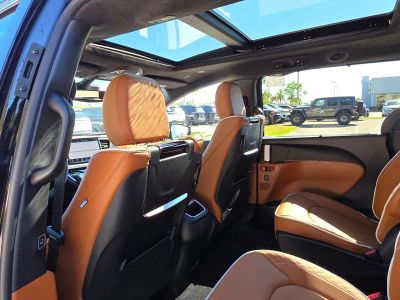 2026 Chrysler Pacifica — photo 10 view