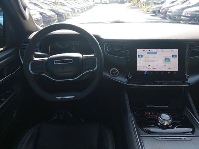2024 Jeep Wagoneer L - Photo 12
