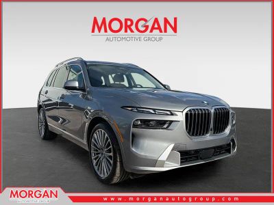 2026 BMW X7 xDrive40i in Skyscraper Grey Metallic — front three-quarter view