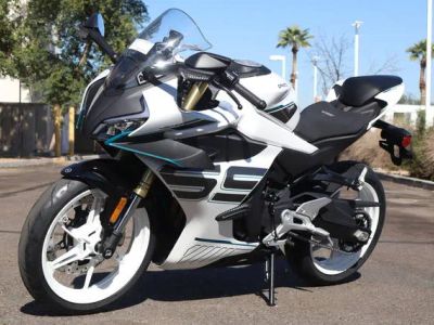 2026 CFMOTO 450SS — front three-quarter view
