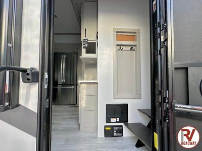 2025 Montana High Country 295RL - Photo 9