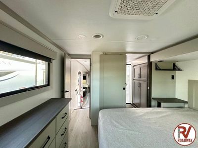 2025 Montana High Country 295RL - Photo 35