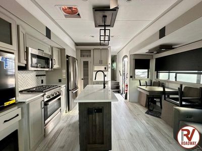 2025 Montana High Country 295RL - Photo 15
