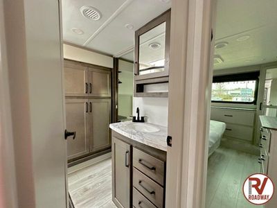 2025 Montana High Country 295RL - Photo 23