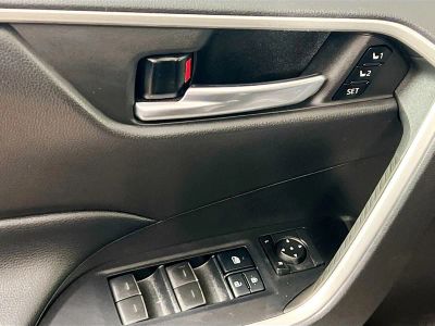 2022 Toyota RAV4 — photo 14 view