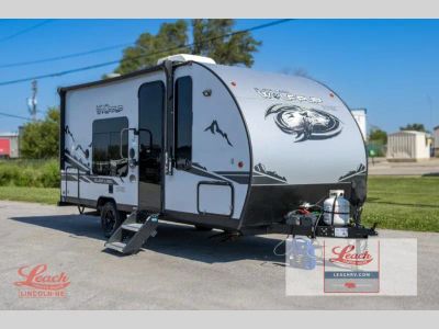2022 Cherokee Wolf Pup Black Label 16FQBL — front three-quarter view