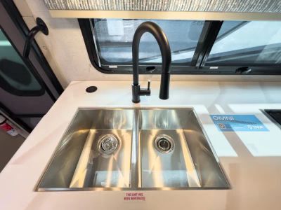 2027 Thor Motor Coach OMNI TRAIL — photo 8 view