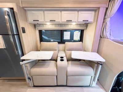 2027 Thor Motor Coach OMNI TRAIL — photo 13 view