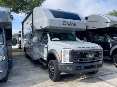 2027 Thor Motor Coach OMNI TRAIL — front three-quarter view
