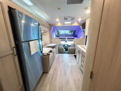 2027 Thor Motor Coach OMNI TRAIL — side profile view
