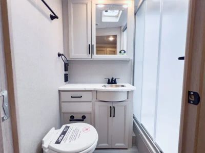 2027 Thor Motor Coach OMNI TRAIL — photo 18 view