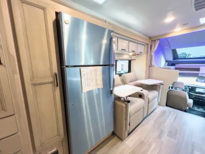 2027 Thor Motor Coach OMNI TRAIL — photo 12 view
