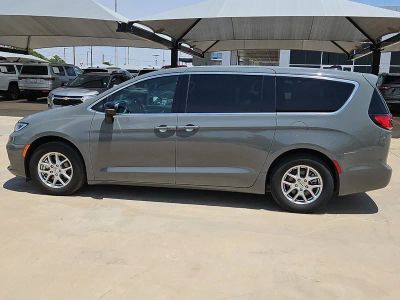 2025 Chrysler Pacifica — side profile view