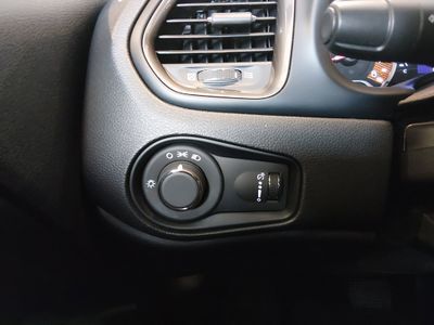 2023 Jeep Renegade — photo 13 view