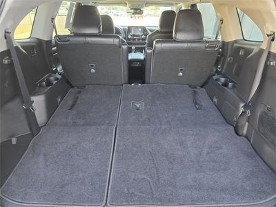 2022 Toyota Highlander Hybrid — photo 14 view
