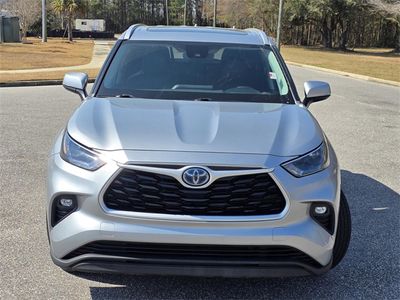 2022 Toyota Highlander Hybrid — side profile view