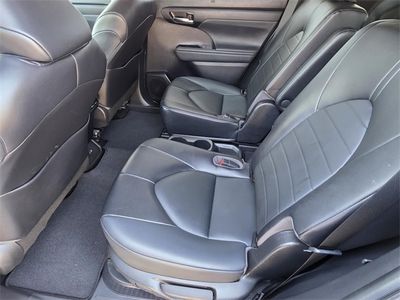 2022 Toyota Highlander Hybrid — photo 10 view