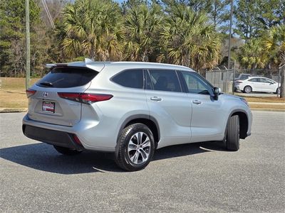 2022 Toyota Highlander Hybrid — detail view
