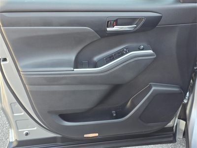 2022 Toyota Highlander Hybrid — photo 36 view