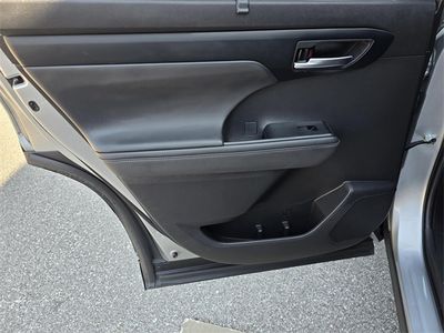 2022 Toyota Highlander Hybrid — photo 37 view