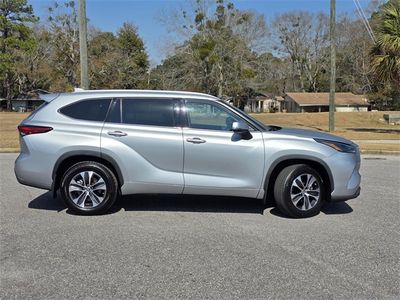 2022 Toyota Highlander Hybrid — photo 40 view