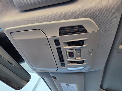 2022 Toyota Highlander Hybrid — photo 30 view
