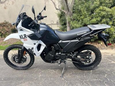 2025 Kawasaki KLR650 Pearl Crystal White/Metallic Carbon Gray ABS - Photo 5