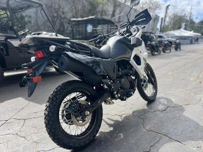 2025 Kawasaki KLR650 Pearl Crystal White/Metallic Carbon Gray ABS - Photo 3