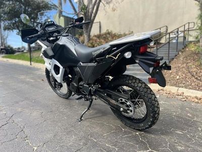 2025 Kawasaki KLR650 Pearl Crystal White/Metallic Carbon Gray ABS - Photo 4