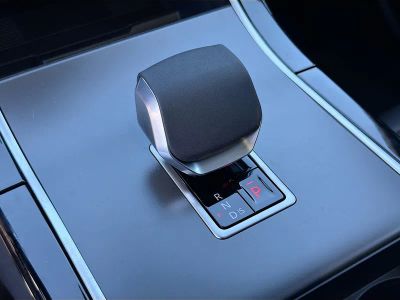 2026 Land Rover Range Rover Velar — photo 28 view